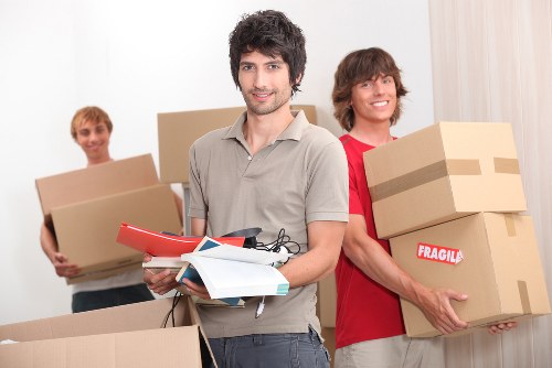 Flexible van transport support for furniture and household items